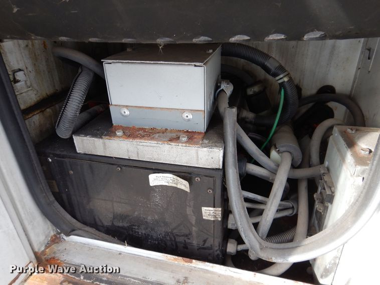 image for item KW9660 2004 GMC C8500  bucket truck