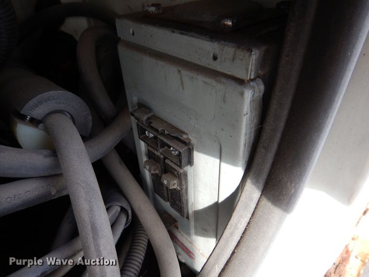 image for item KW9660 2004 GMC C8500  bucket truck