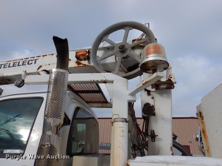 image for item KW9660 2004 GMC C8500  bucket truck