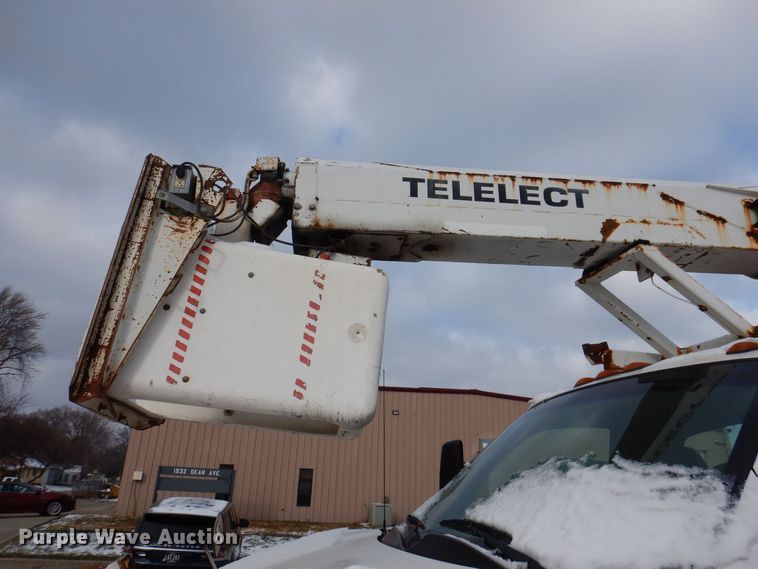 image for item KW9660 2004 GMC C8500  bucket truck