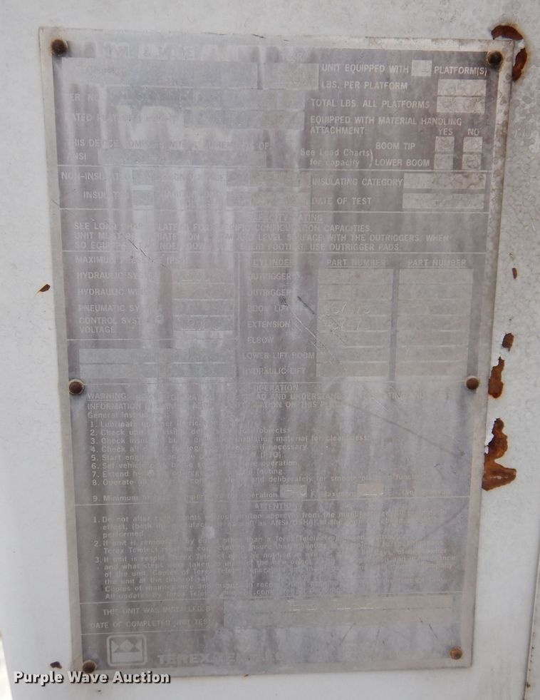 image for item KW9660 2004 GMC C8500  bucket truck