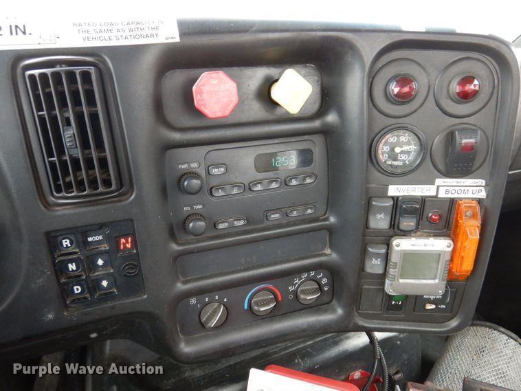 image for item KW9660 2004 GMC C8500  bucket truck