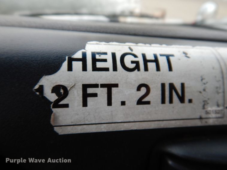 image for item KW9660 2004 GMC C8500  bucket truck