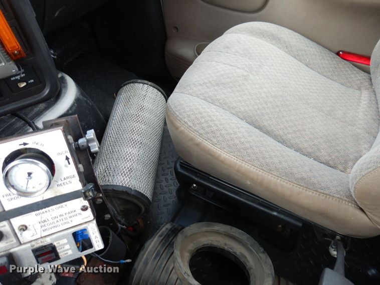 image for item KW9660 2004 GMC C8500  bucket truck