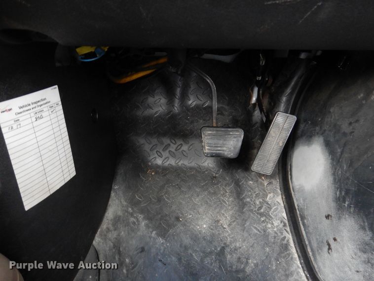 image for item KW9660 2004 GMC C8500  bucket truck