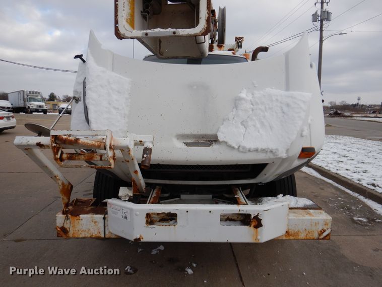 image for item KW9660 2004 GMC C8500  bucket truck