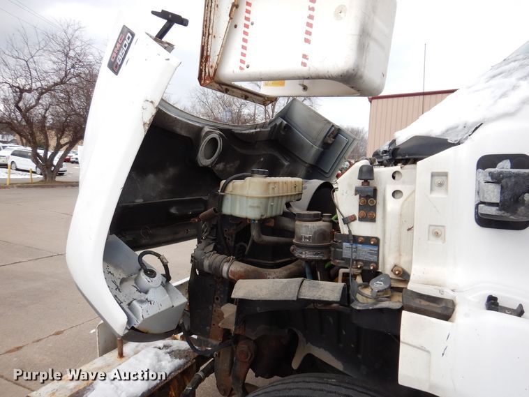image for item KW9660 2004 GMC C8500  bucket truck