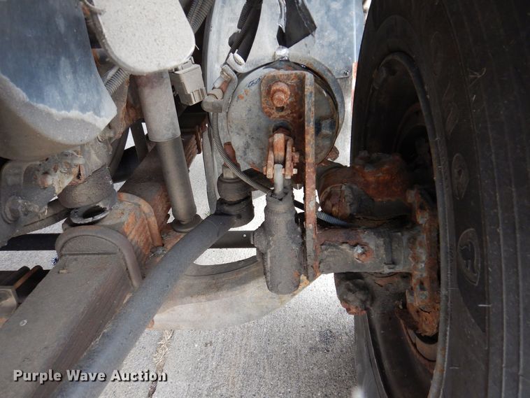 image for item KW9660 2004 GMC C8500  bucket truck