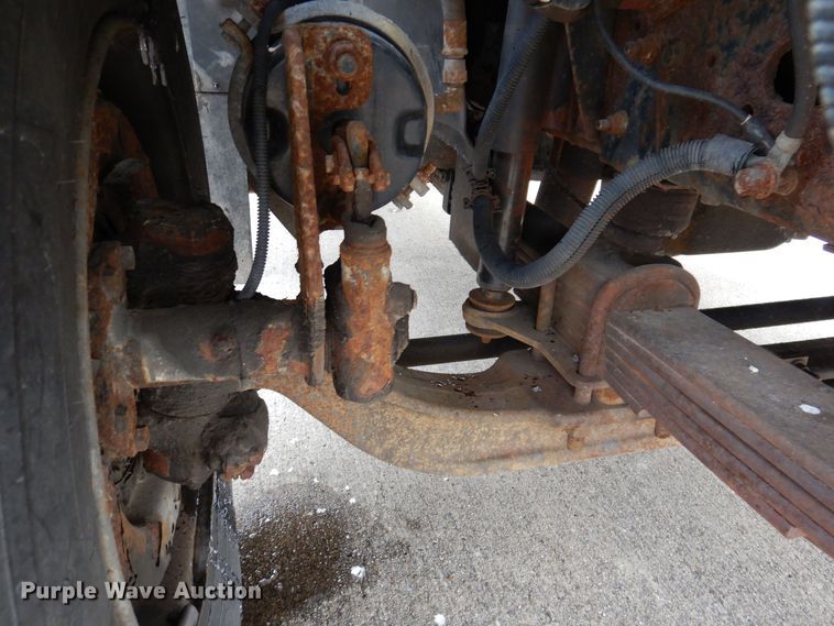 image for item KW9660 2004 GMC C8500  bucket truck