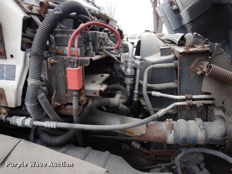 image for item KW9660 2004 GMC C8500  bucket truck