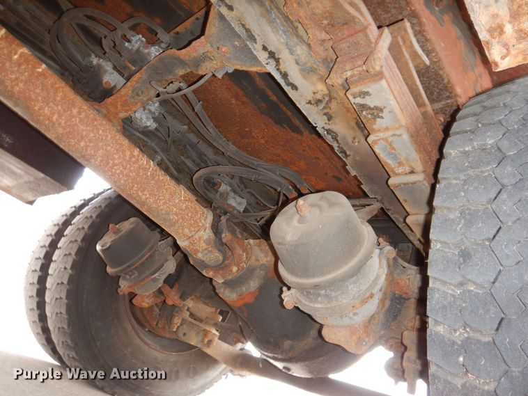 image for item KW9660 2004 GMC C8500  bucket truck