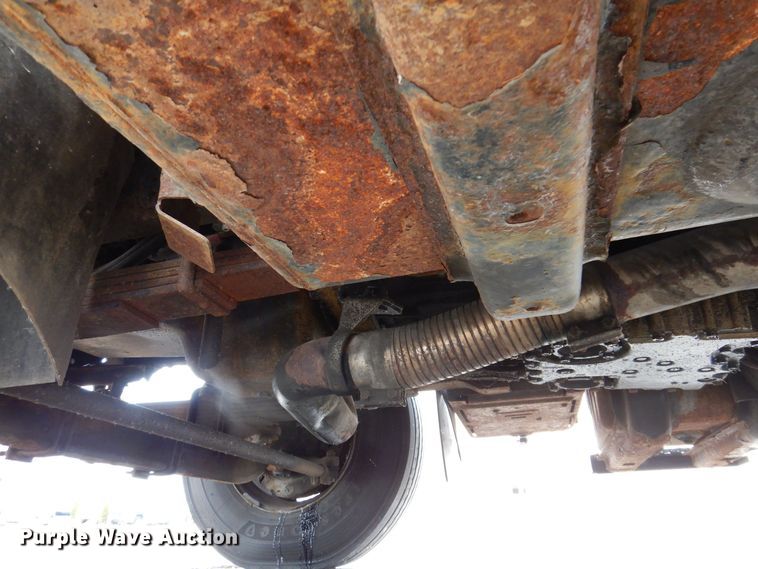 image for item KW9660 2004 GMC C8500  bucket truck