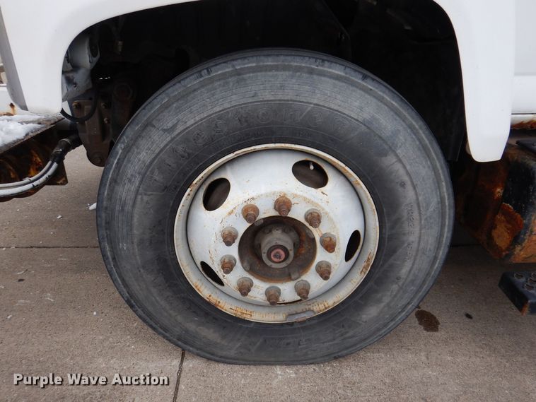 image for item KW9660 2004 GMC C8500  bucket truck