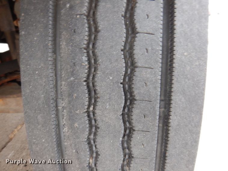 image for item KW9660 2004 GMC C8500  bucket truck