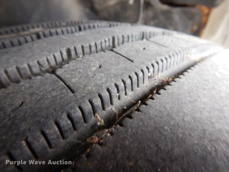 image for item KW9660 2004 GMC C8500  bucket truck