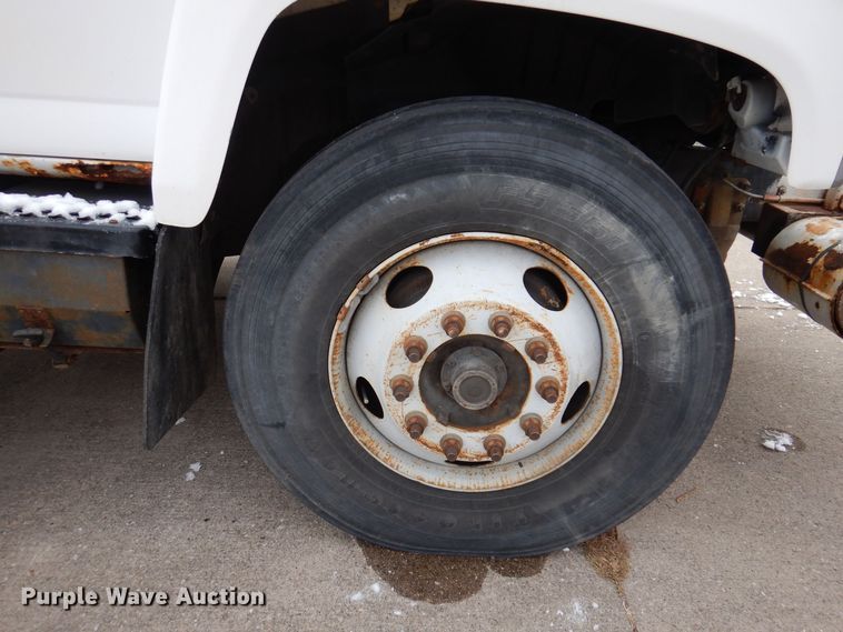 image for item KW9660 2004 GMC C8500  bucket truck