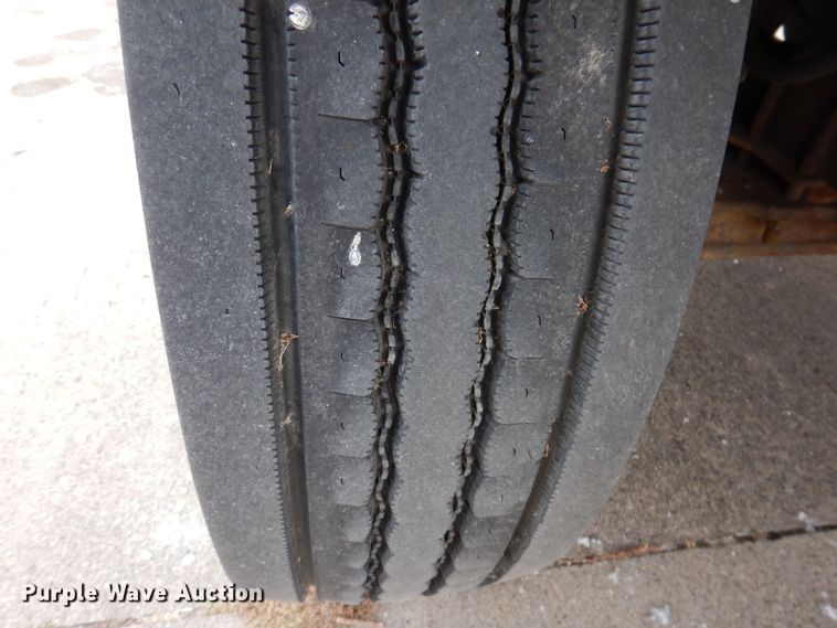 image for item KW9660 2004 GMC C8500  bucket truck