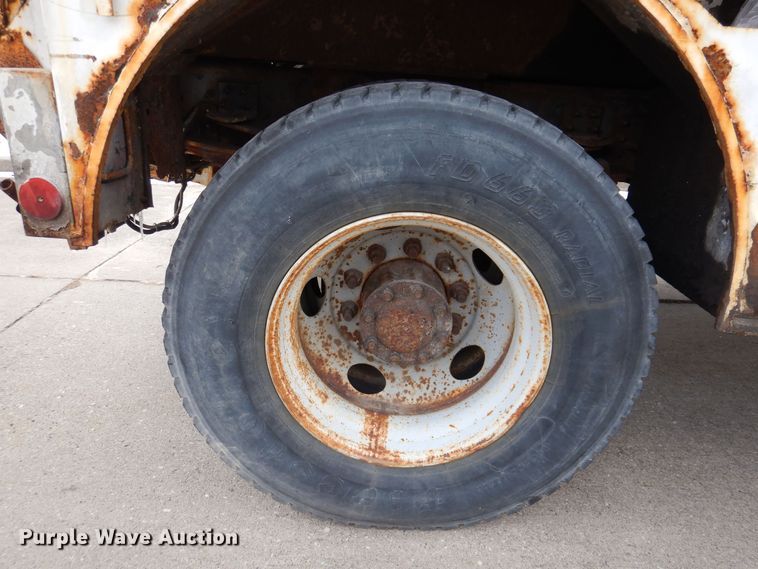 image for item KW9660 2004 GMC C8500  bucket truck