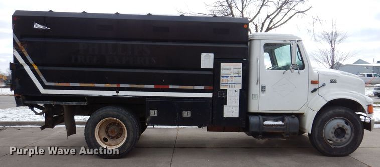image for item KW9661 2000 International 4700  chipper truck