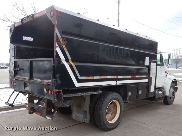 image for item KW9661 2000 International 4700  chipper truck