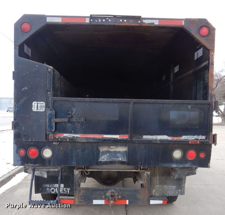 image for item KW9661 2000 International 4700  chipper truck