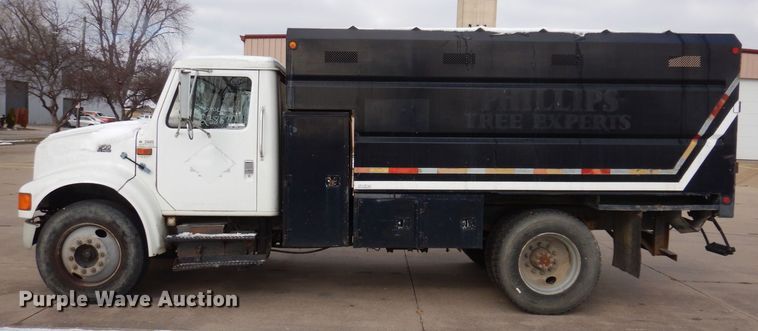 image for item KW9661 2000 International 4700  chipper truck