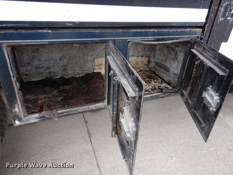 image for item KW9661 2000 International 4700  chipper truck