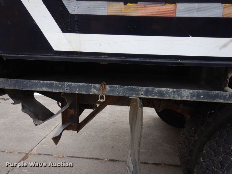 image for item KW9661 2000 International 4700  chipper truck