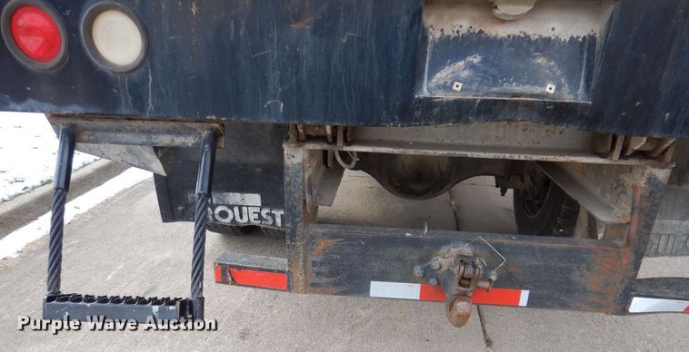 image for item KW9661 2000 International 4700  chipper truck