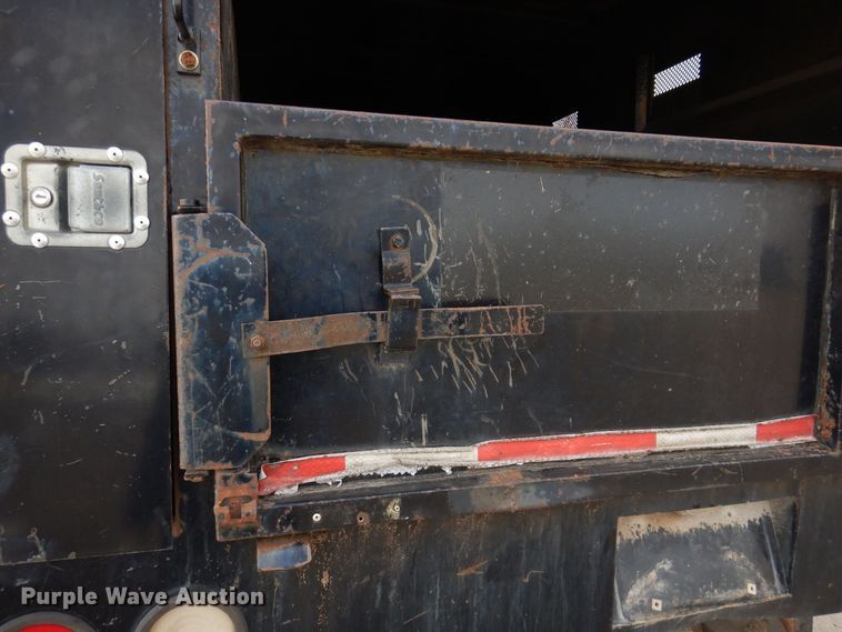 image for item KW9661 2000 International 4700  chipper truck