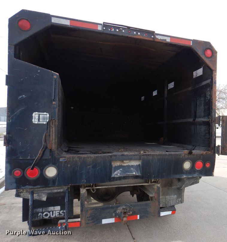 image for item KW9661 2000 International 4700  chipper truck