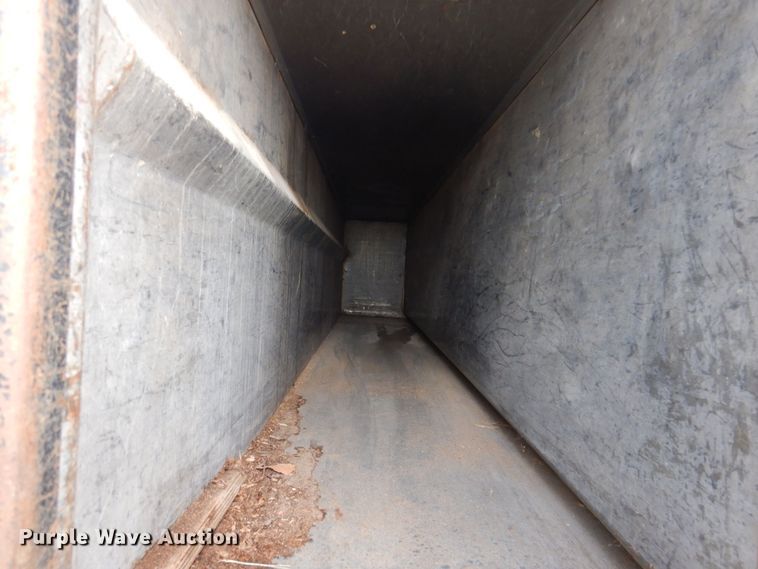 image for item KW9661 2000 International 4700  chipper truck