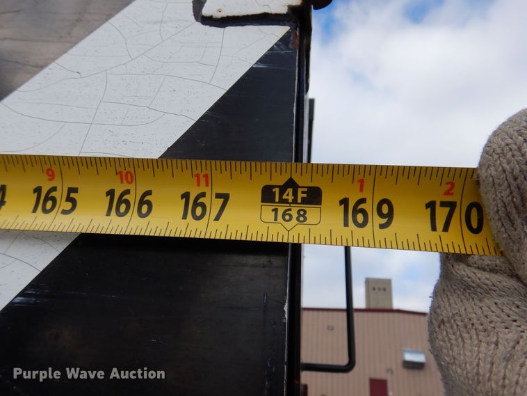 image for item KW9661 2000 International 4700  chipper truck