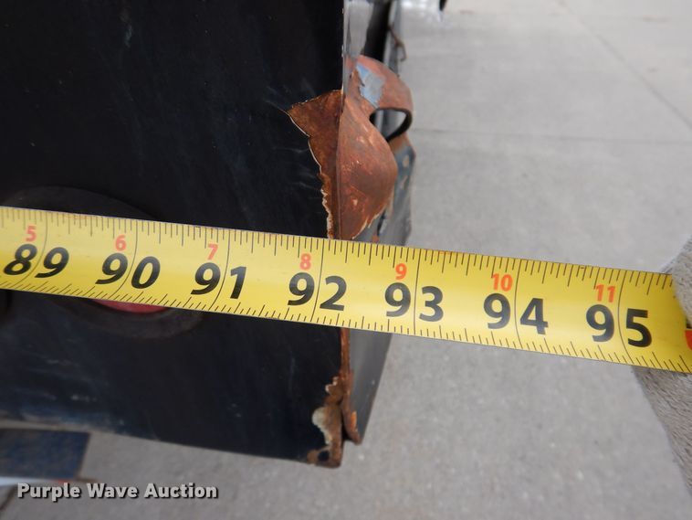 image for item KW9661 2000 International 4700  chipper truck