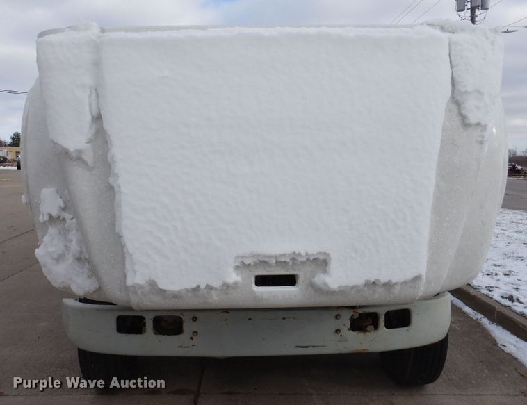 image for item KW9661 2000 International 4700  chipper truck