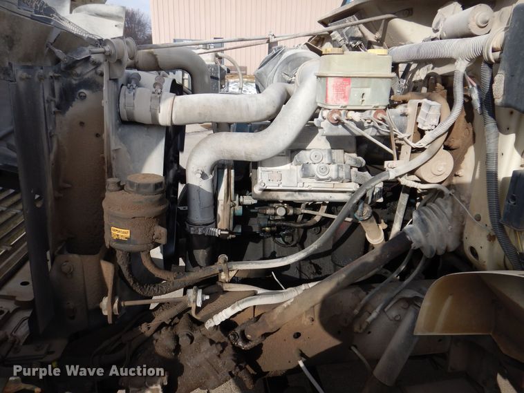 image for item KW9661 2000 International 4700  chipper truck