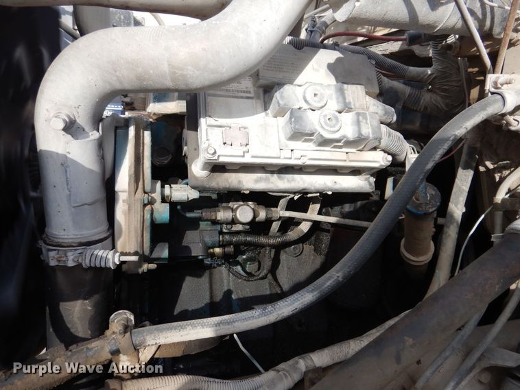 image for item KW9661 2000 International 4700  chipper truck