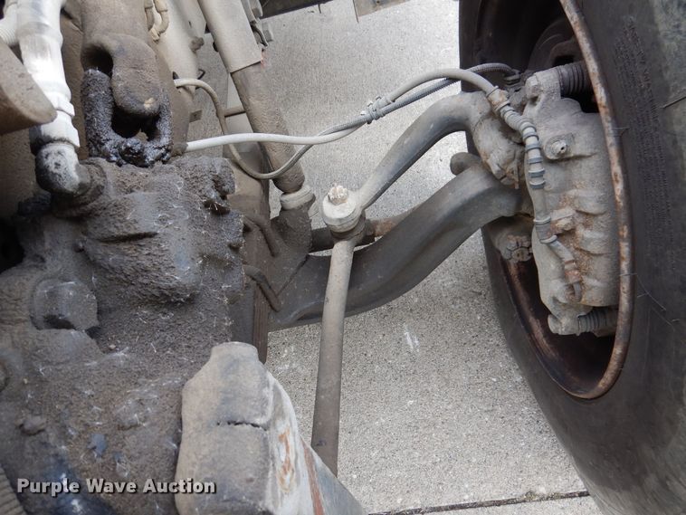 image for item KW9661 2000 International 4700  chipper truck