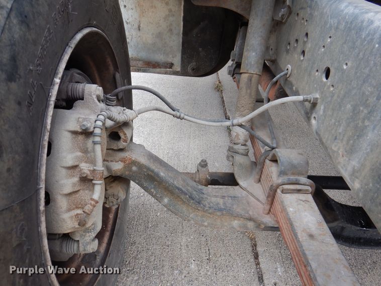 image for item KW9661 2000 International 4700  chipper truck