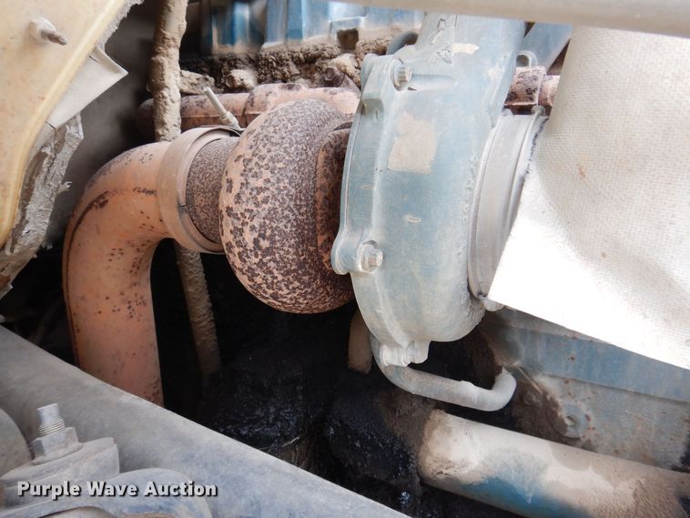 image for item KW9661 2000 International 4700  chipper truck