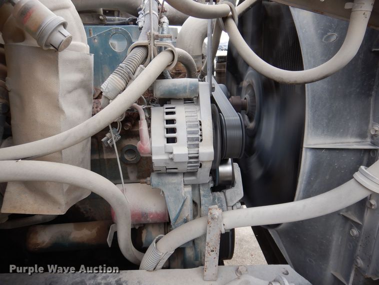 image for item KW9661 2000 International 4700  chipper truck