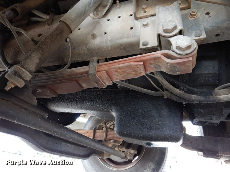 image for item KW9661 2000 International 4700  chipper truck