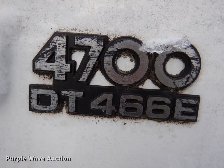 image for item KW9661 2000 International 4700  chipper truck