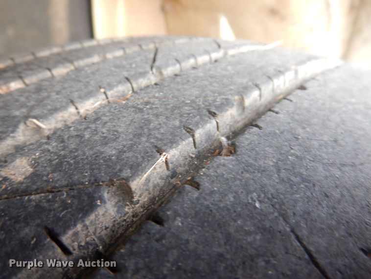 image for item KW9661 2000 International 4700  chipper truck