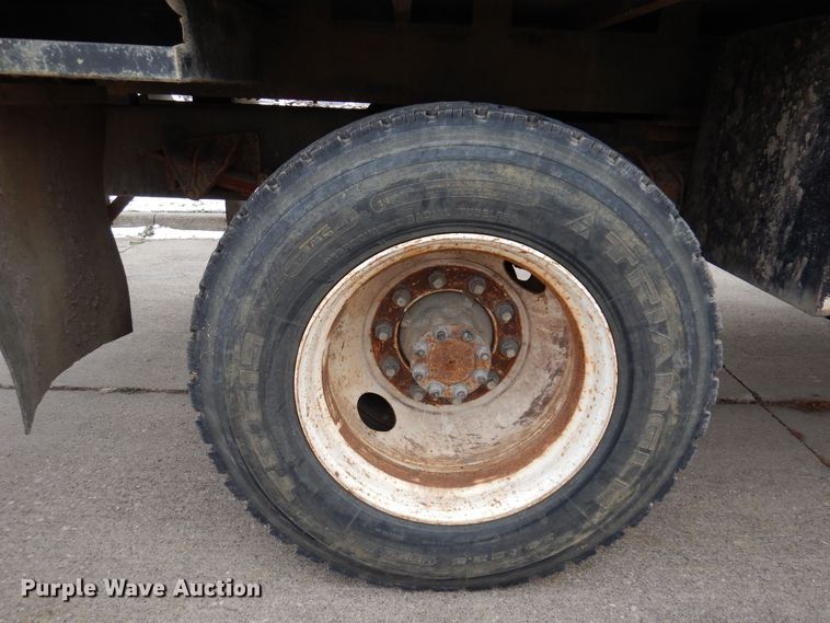 image for item KW9661 2000 International 4700  chipper truck