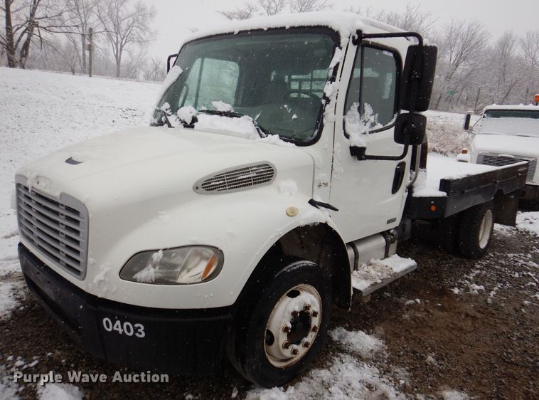 image for item KW9685 2004 Freightliner Business Class M2  flatbed truck