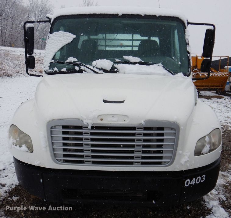 image for item KW9685 2004 Freightliner Business Class M2  flatbed truck