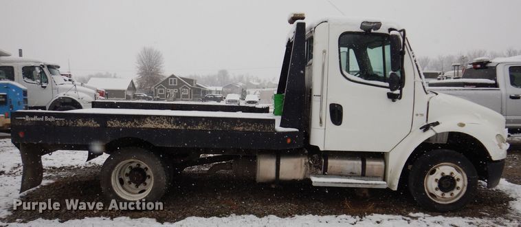 image for item KW9685 2004 Freightliner Business Class M2  flatbed truck