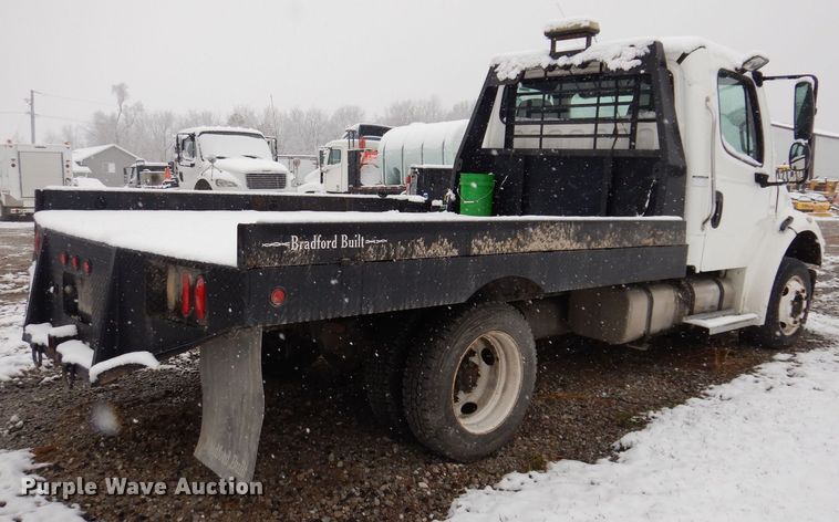 image for item KW9685 2004 Freightliner Business Class M2  flatbed truck