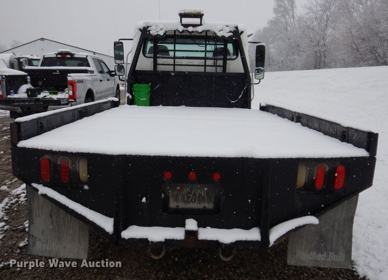 image for item KW9685 2004 Freightliner Business Class M2  flatbed truck